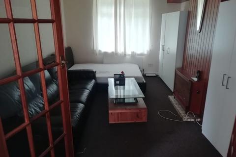 2 bedroom terraced house to rent, Becontree Avenue, Dagenham, RM8