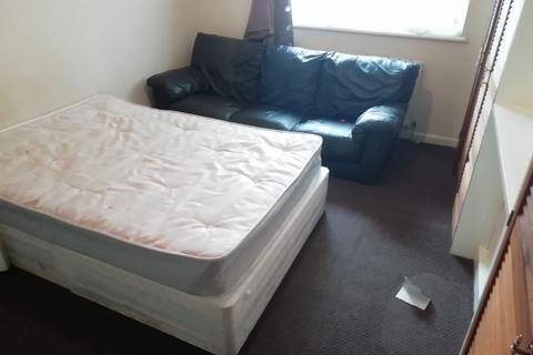 2 bedroom terraced house to rent, Becontree Avenue, Dagenham, RM8