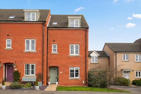 4 bedroom end of terrace house for sale, Kitten Close, Suffolk CB9