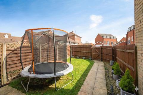 4 bedroom end of terrace house for sale, Kitten Close, Suffolk CB9