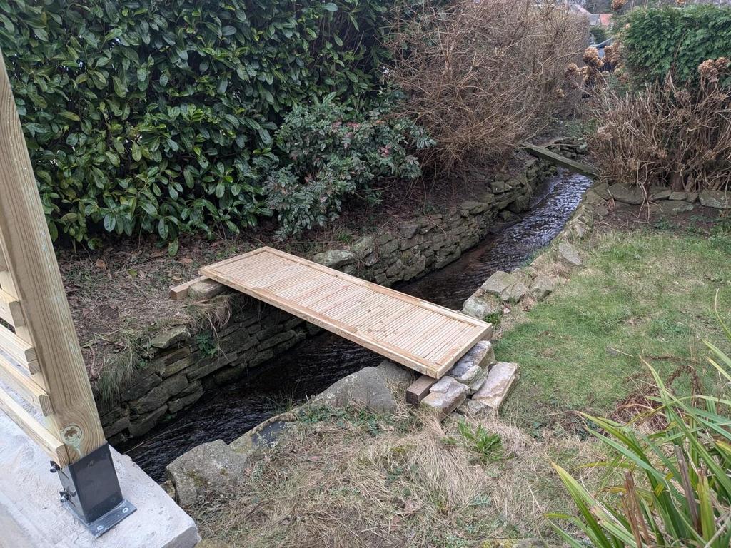 45 Beckfield Road - Footbridge.jpg