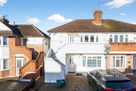 Lynmouth Avenue, Morden