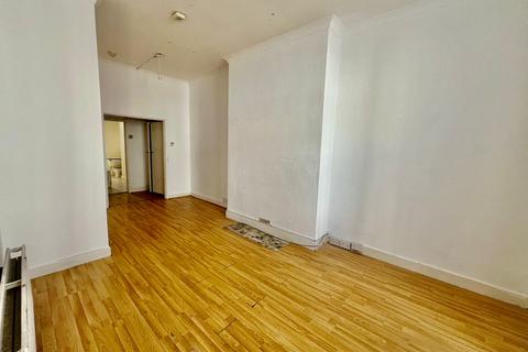 2 bedroom flat for sale, Elms Road, Eastbourne