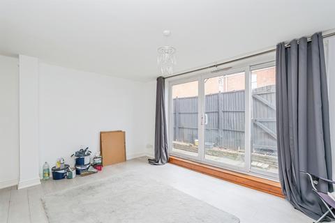 2 bedroom ground floor flat for sale, Winchester Road, ROMSEY