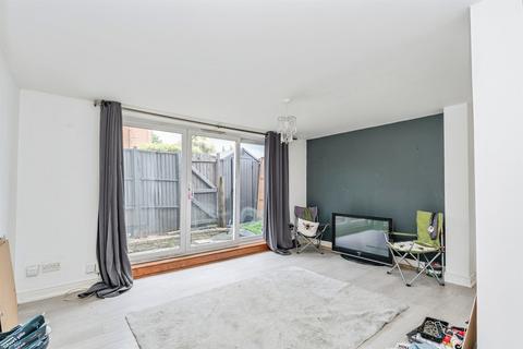 2 bedroom ground floor flat for sale, Winchester Road, ROMSEY