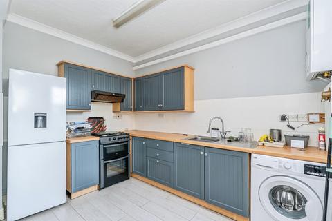 2 bedroom ground floor flat for sale, Winchester Road, ROMSEY