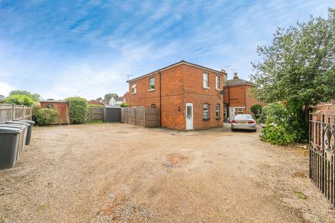 2 bedroom ground floor flat for sale, Winchester Road, ROMSEY