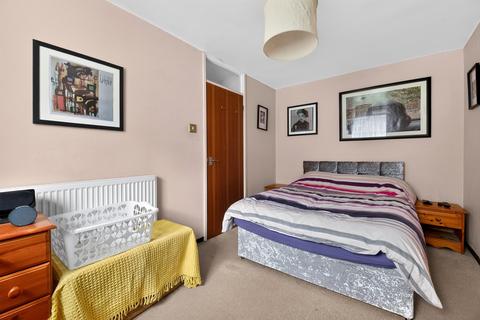 3 bedroom flat for sale, Lydney Close, London