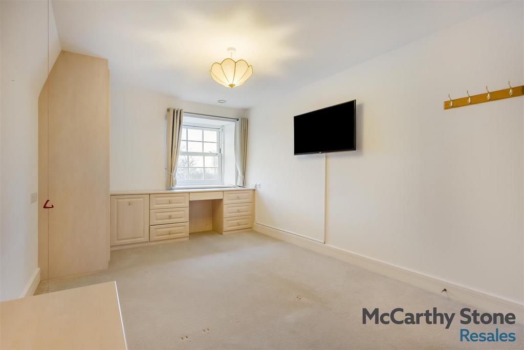 8676436-interior10.jpg