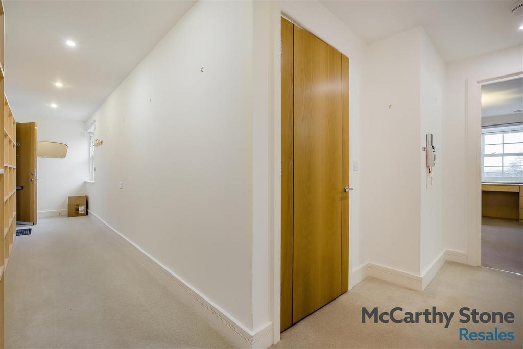 8676436-interior13.jpg