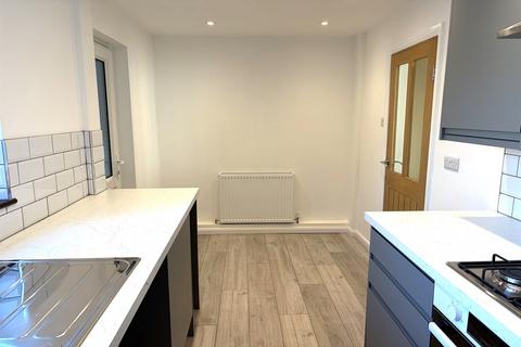 2 bedroom end of terrace house to rent, Yateley Close, Havant, PO9