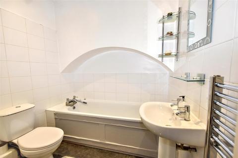 1 bedroom flat for sale, South Cliff Avenue, Eastbourne