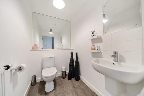 3 bedroom maisonette for sale, Dundas Road, London