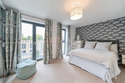 3 bedroom maisonette for sale, Dundas Road, London