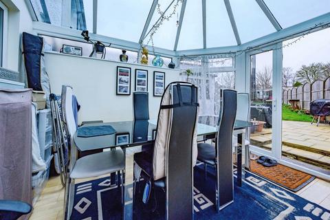 2 bedroom semi-detached house for sale, Wood Crescent, Hemel Hempstead