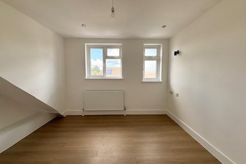 6 bedroom semi-detached house to rent, Bicester Road, Aylesbury