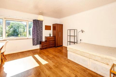 undefined, Simons Walk, Egham TW20