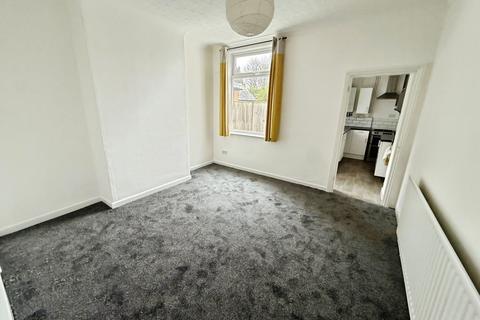 3 bedroom terraced house to rent, Queens Road, Hinckley
