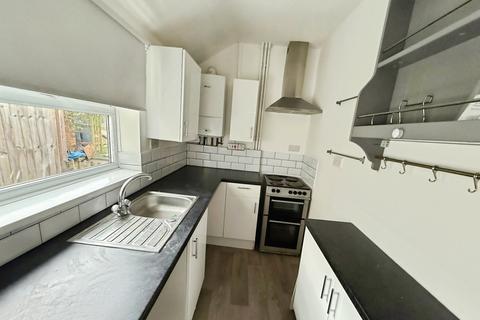 3 bedroom terraced house to rent, Queens Road, Hinckley