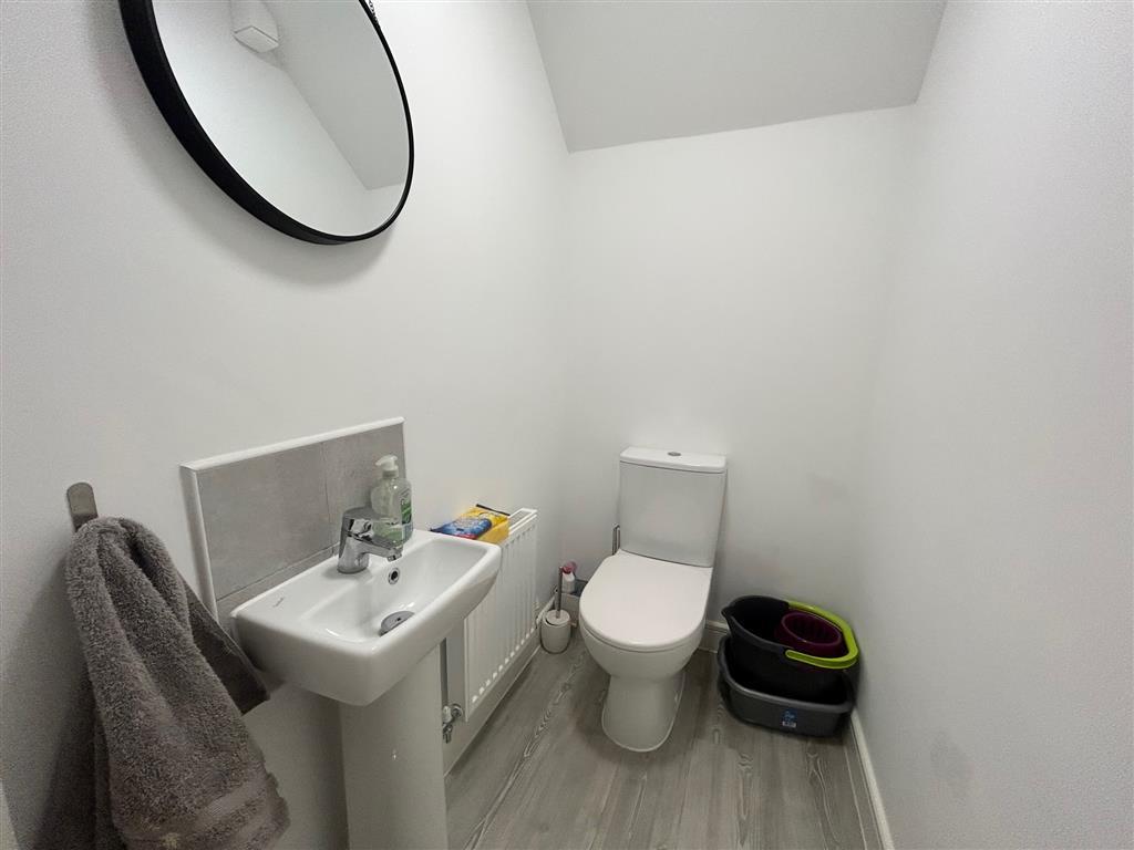 Cloakroom/wc