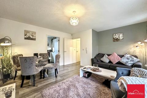 2 bedroom flat for sale, Rixtonleys Drive, Irlam, M44
