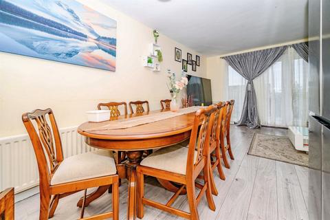 3 bedroom terraced house for sale, Leven Way, Hemel Hempstead