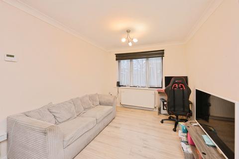 2 bedroom ground floor flat for sale, Chilworth Gate, Broxbourne