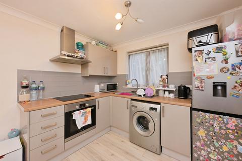 2 bedroom ground floor flat for sale, Chilworth Gate, Broxbourne