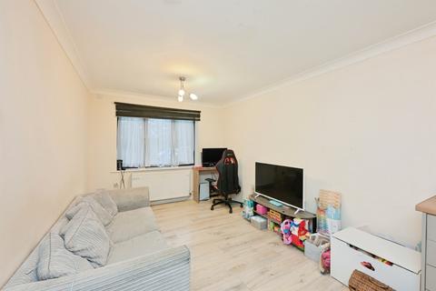 2 bedroom ground floor flat for sale, Chilworth Gate, Broxbourne