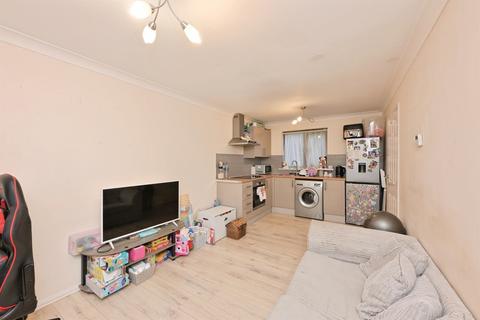 2 bedroom ground floor flat for sale, Chilworth Gate, Broxbourne