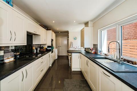4 bedroom semi-detached house for sale, Penhill Road, Lancing