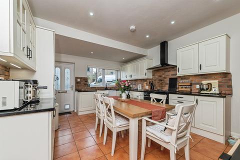 Terraced house - Clough Drive, Linthwaite, HUDDERSFIELD