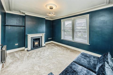 3 bedroom end of terrace house for sale, Huddersfield Road, Halifax