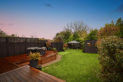 3 bedroom semi-detached bungalow for sale, Spring Pond Meadow, Hook End, Brentwood