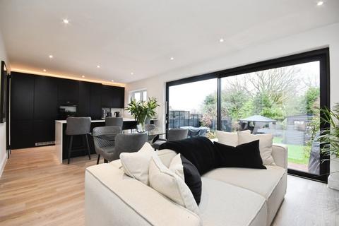 3 bedroom semi-detached bungalow for sale, Spring Pond Meadow, Hook End, Brentwood