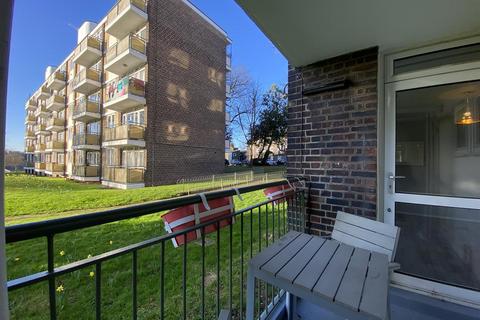 2 bedroom flat to rent, Winterfold Close, London SW19