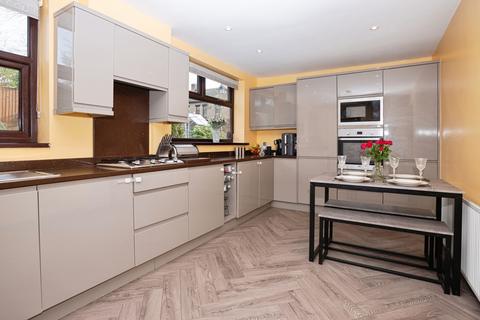3 bedroom detached house for sale, Bickerstaffe Close, Oldham OL2