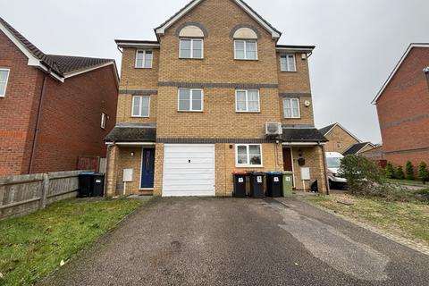 3 bedroom townhouse to rent, Blanchland Circle, Monkston, MILTON KEYNES