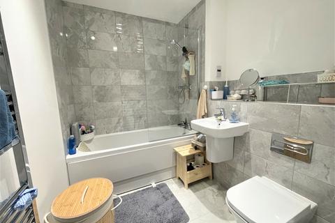 3 bedroom apartment to rent, Colnebank Drive, WATFORD