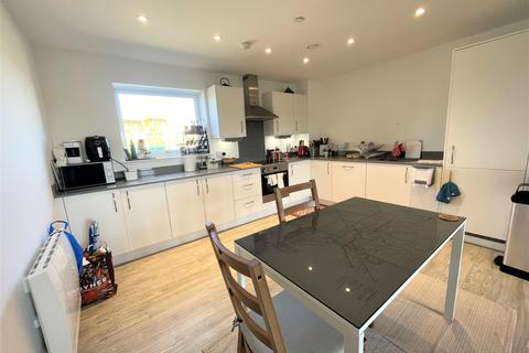 3 bedroom apartment to rent, Colnebank Drive, WATFORD