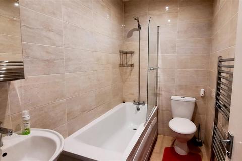 2 bedroom apartment to rent, Cambridge Road, West Kilburn, LONDON