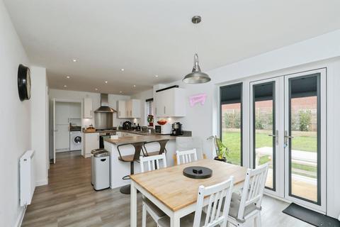 4 bedroom detached house for sale, Sandcliffe Drive, Dereham
