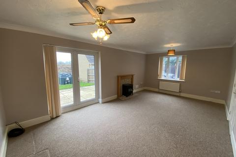 5 bedroom detached house to rent, Kitchener Close, Lakenheath, BRANDON