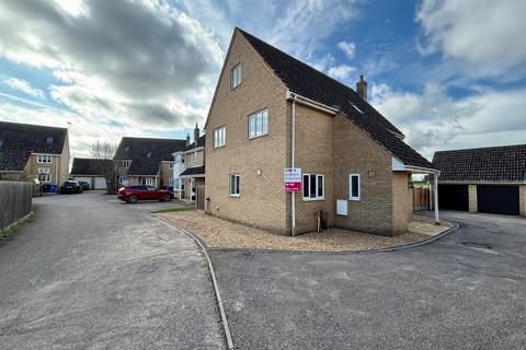 5 bedroom detached house to rent, Kitchener Close, Lakenheath, BRANDON