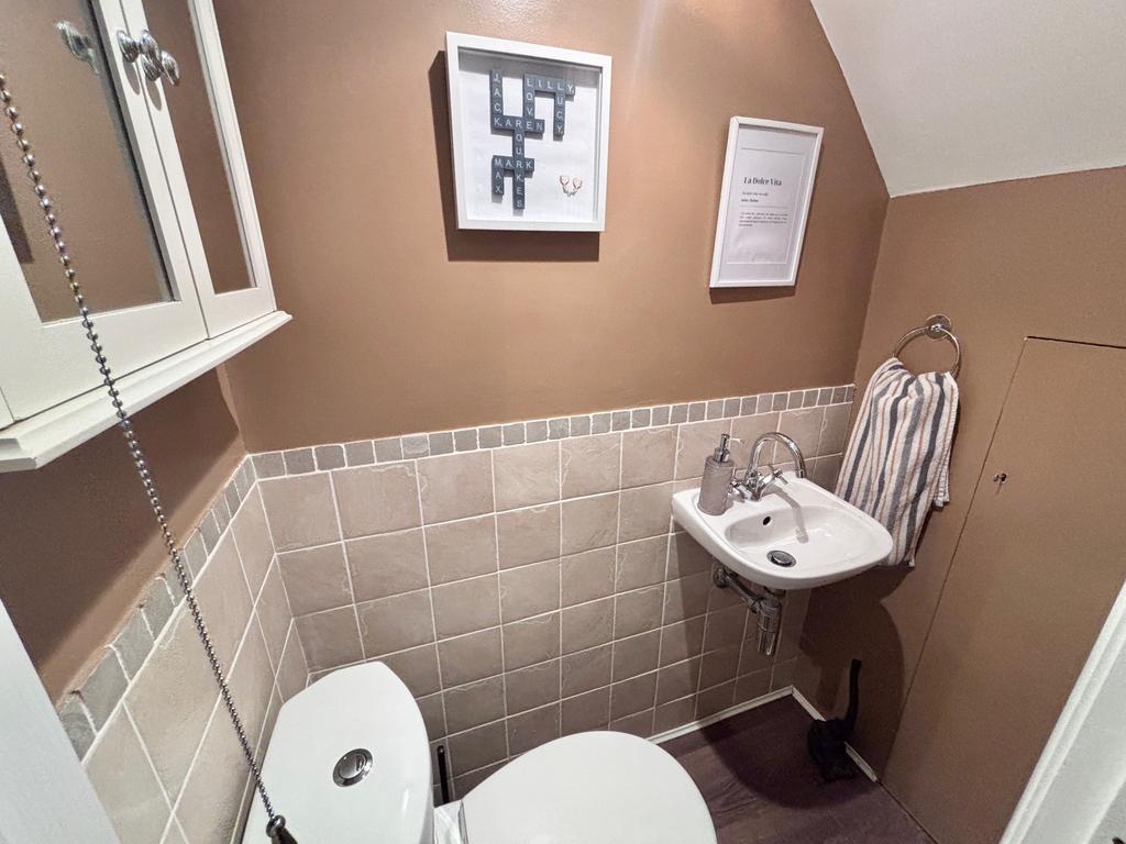 Cloakroom/wc