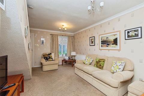 2 bedroom terraced house for sale, Redland Way, Aylesbury