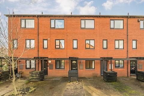 4 bedroom house for sale, Tithe Barn Close, Kingston Upon Thames KT2