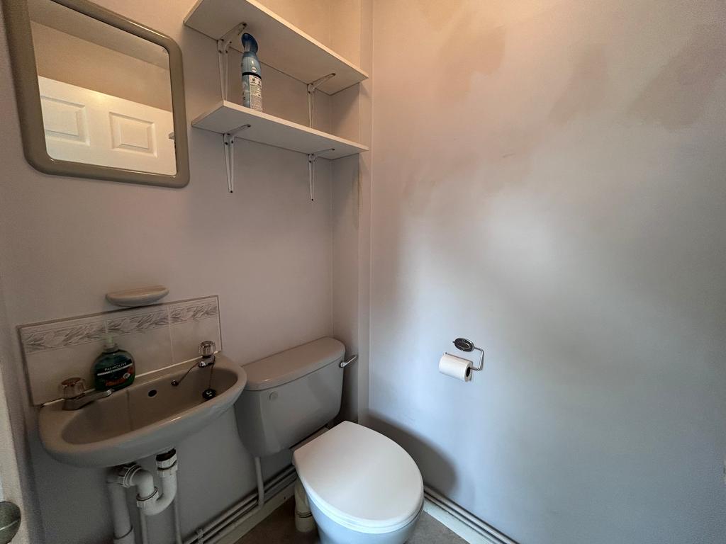 Cloakroom/wc