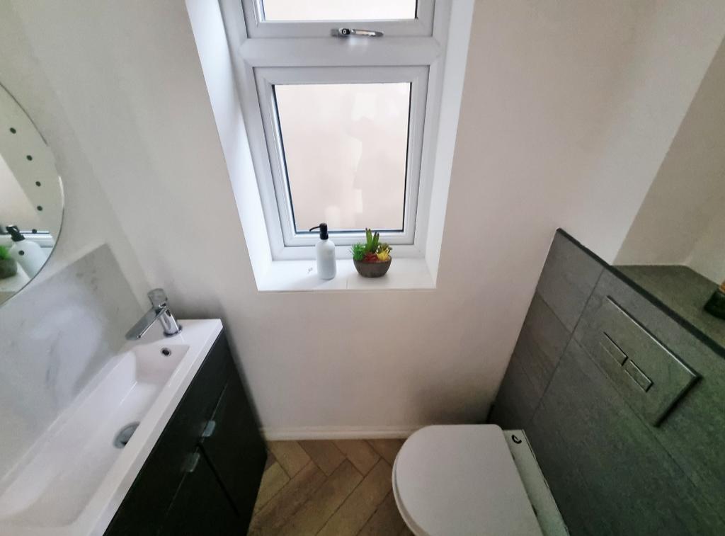 Cloakroom/wc