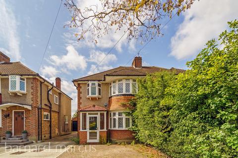3 bedroom semi-detached house to rent, Elmwood Drive, EPSOM